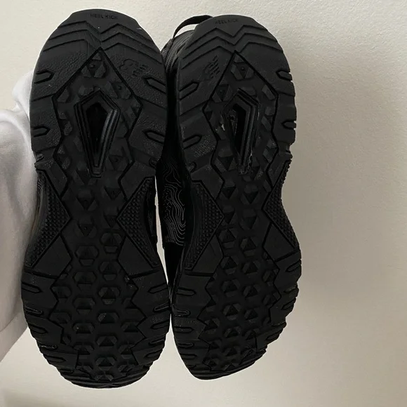 New Balance Men's Black and Gray Athletic Shoes - Picture 4 of 5